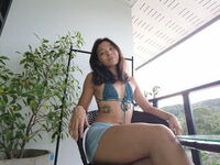 topless webcamgirl Semirra