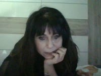 Je suis petite brune  avec des formes aux yeux bleues, je suis attirante, pulpeuse et sexy. N’hésitez pas à prendre rendez-vous avec moi par message si je suis en hors ligne je me ferai un plaisir de vous répondre et de passer un moment coquin en privé ou en vip