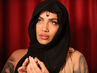 free adult cam LuciaLyone