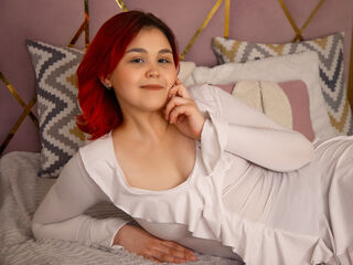 camslut showing tits AmandaGreer