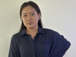 camgirl masturbating with dildo CarolannOrmisto