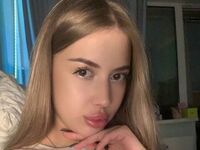 naughty camgirl masturbating with dildo CarolinaHulon