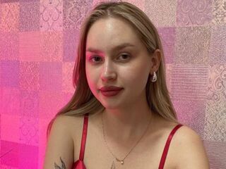 cam girl masturbating with dildo CarolineCoxy