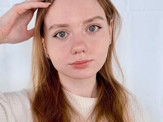 naughty camgirl masturbating with dildo CreolaMarn