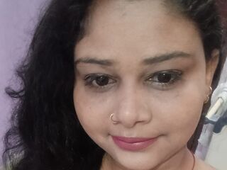 naughty cam girl fingering pussy CurvySoniya