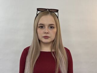 naked girl with cam DonellaAutobee