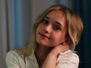 fingering webcamgirl DorisCounsell