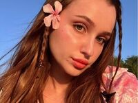 naked camgirl masturbating with dildo ElisaHeathe