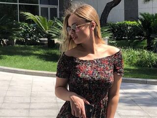 live strip tease show EmileeBeyale