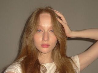 cam girl playing with vibrator JoGranieri