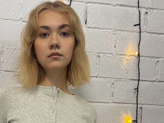 beautiful cam girl KailaPeroni