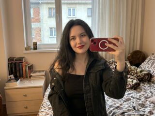 naked girl with cam KeliCollymore