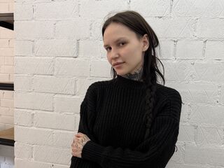 camgirl showing tits KeniaTucholski