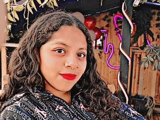 naked girl with webcam masturbating with dildo KyraFade