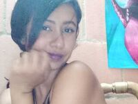 cam girl masturbating with dildo LauSommers