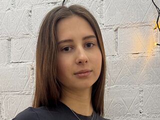 camslut showing pussy LaurynTinkle