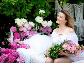 fingering cam whore LeaNicole