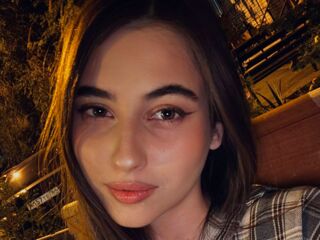 sexy webcamgirl LeiaFrost