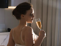 naked cam girl masturbating with sextoy LilianBright