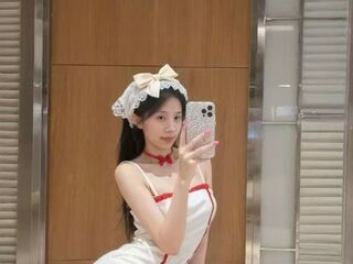 live webcam performer LilyYuan