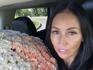 naked girl with cam fingering LipaWild