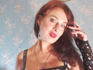 hot cam girl masturbating with vibrator LucianaLuxe