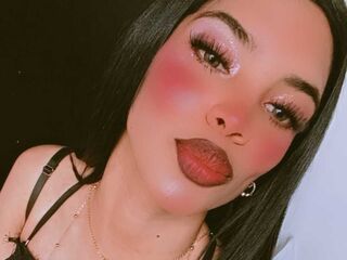 girl showing tits MeliGarden