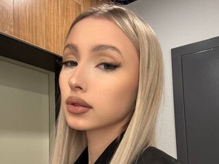 naked webcamgirl MyongDegado