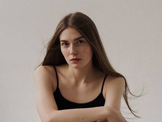 naked webcam girl RebeccaMcqoggen