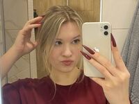 naked girl with webcam fingering pussy SkyeDavi