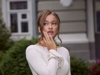 webcam girl SkylarVox