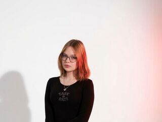 free nude cam SuzanGoldstein