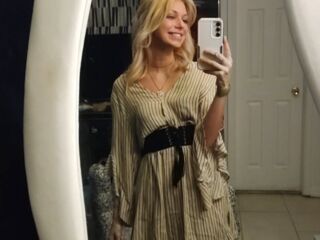 naked cam live SuzySweetSteps