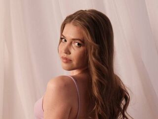 cam girl playing with dildo TowandaFerard