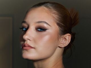 naked camgirl fingering pussy VerniaGrenon