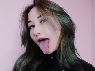 camgirl masturbating with dildo VikaCheers